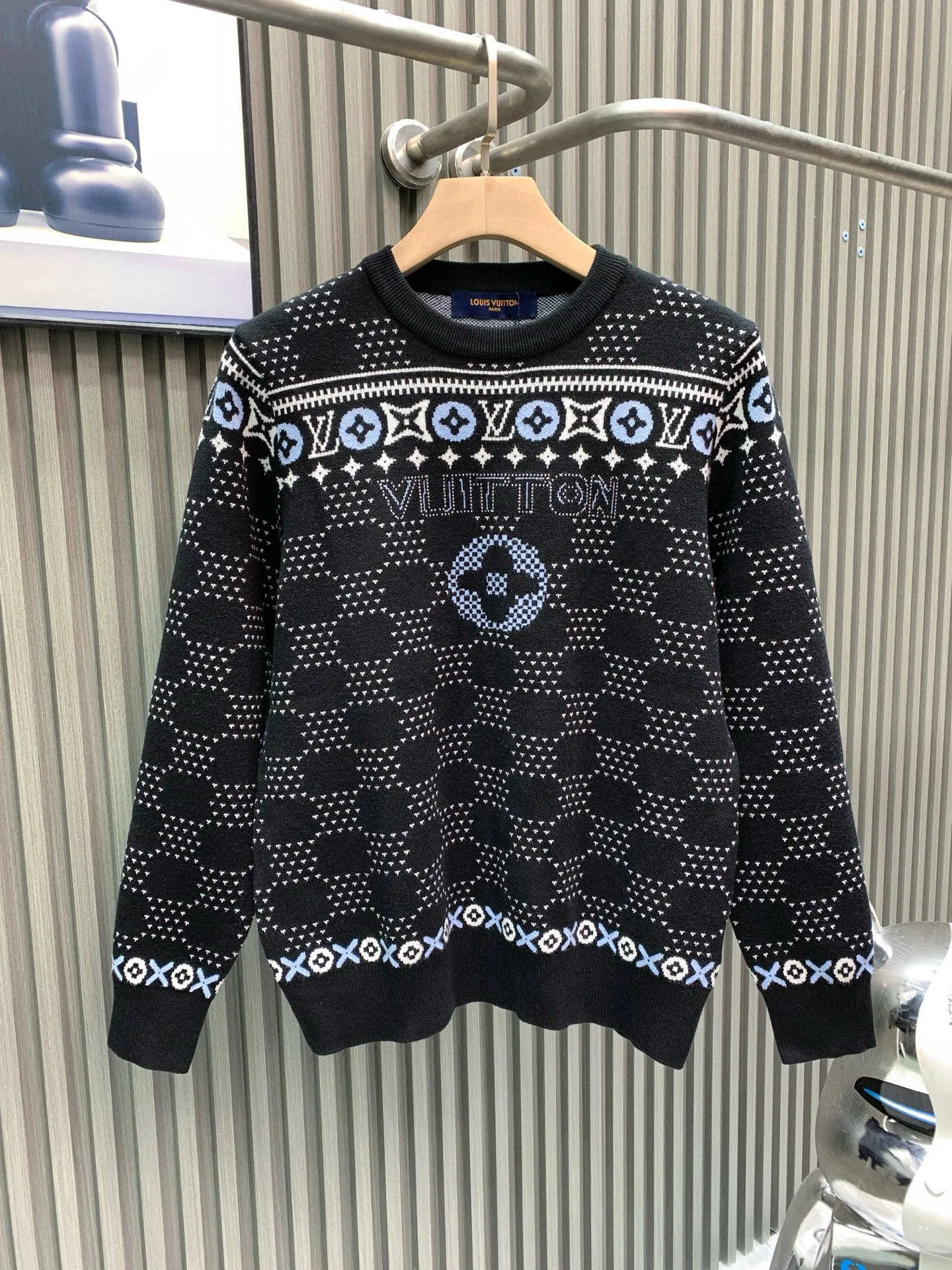 🅿️400 🀄️ Louis Vuitton Louis Vuitton 25Fw new autumn and winter style, full-print logo pattern crew neck sweater, exclusive high-end production, a style that people will fall in love with at first sight, full of Louis Vuitton style, using customized fabrics, the version is very good, it can have the lazy taste of the street, but also very casual and western style, the texture is super good, babies must arrange it